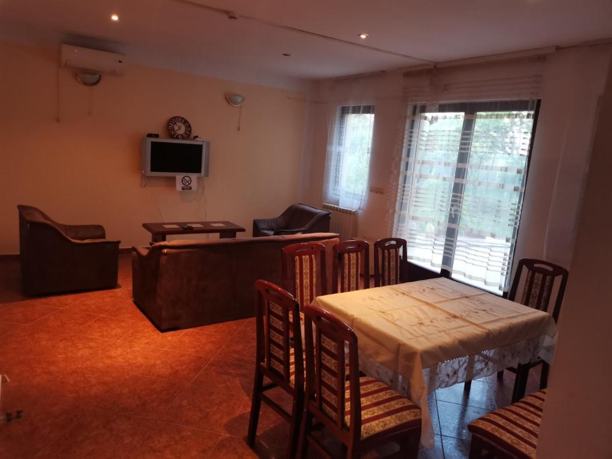 Apartment Airport Biznis Lux Belgrad Dış mekan fotoğraf